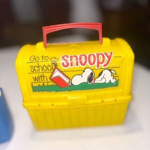 Vintage Snoopy "Go to School" lunch box yellow thermos peanuts dog Charlie Brow